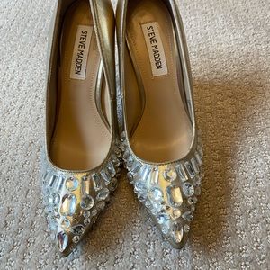 NEVER WORN Steve Madden bejeweled pumps